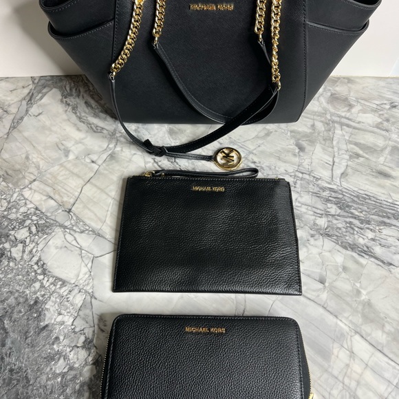 Michael Kors Jet Set Large Saffiano Leather Shoulder Bag, wallet and wristlet. - Picture 3 of 9